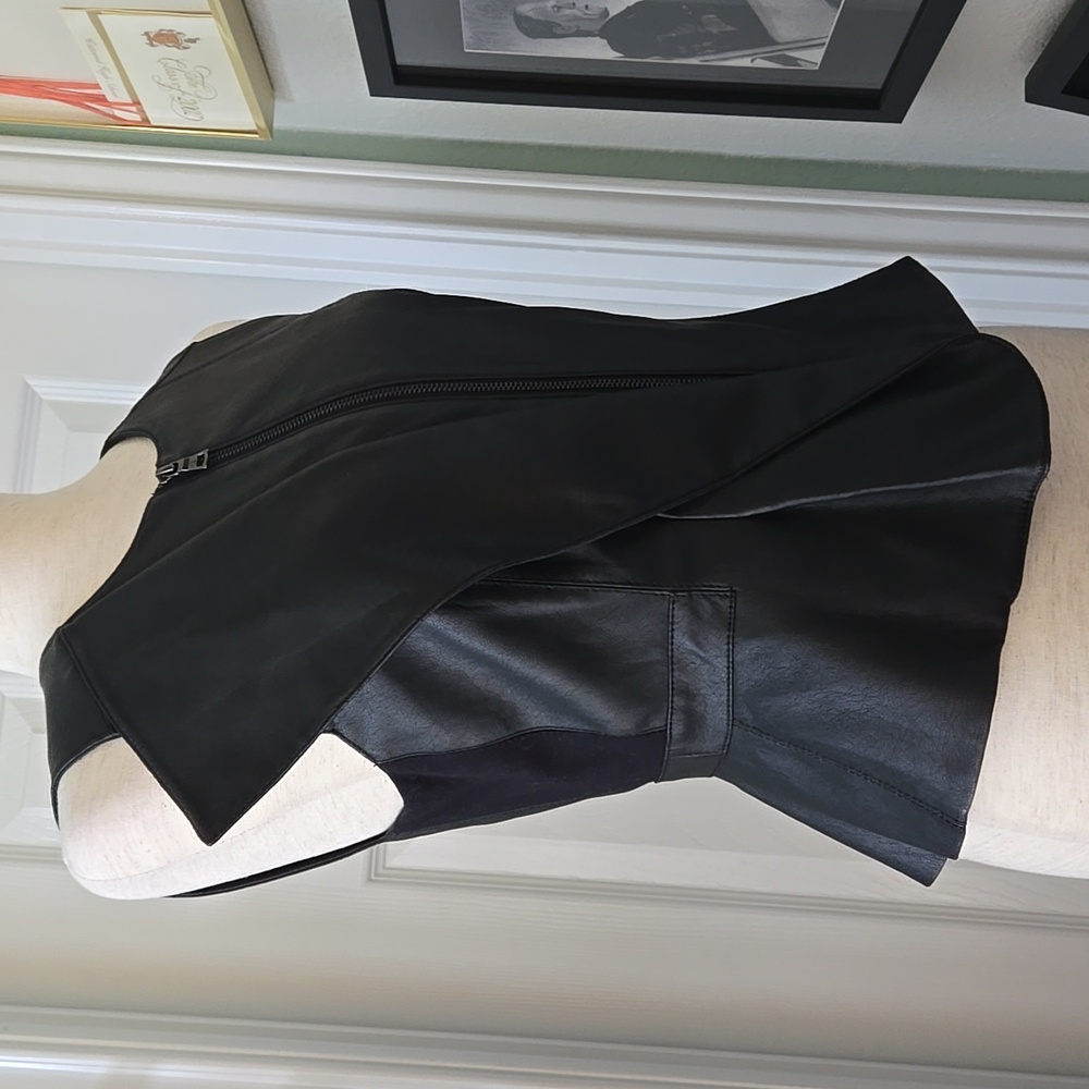 BCBGMaxAzria Black Asymmetrical Leather Vest, Small, NWOT - Picture 2 of 13
